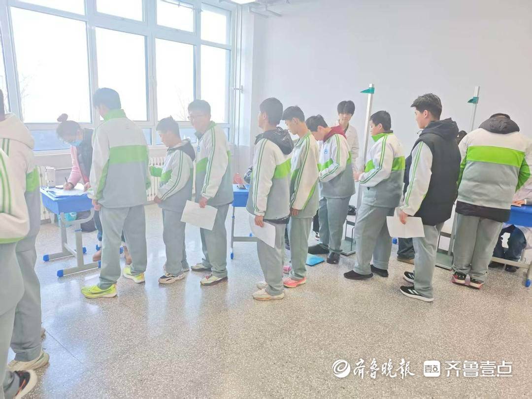 守護“睛”彩“視”界 棗莊市龍吟中學開展學生視力健康專項監測