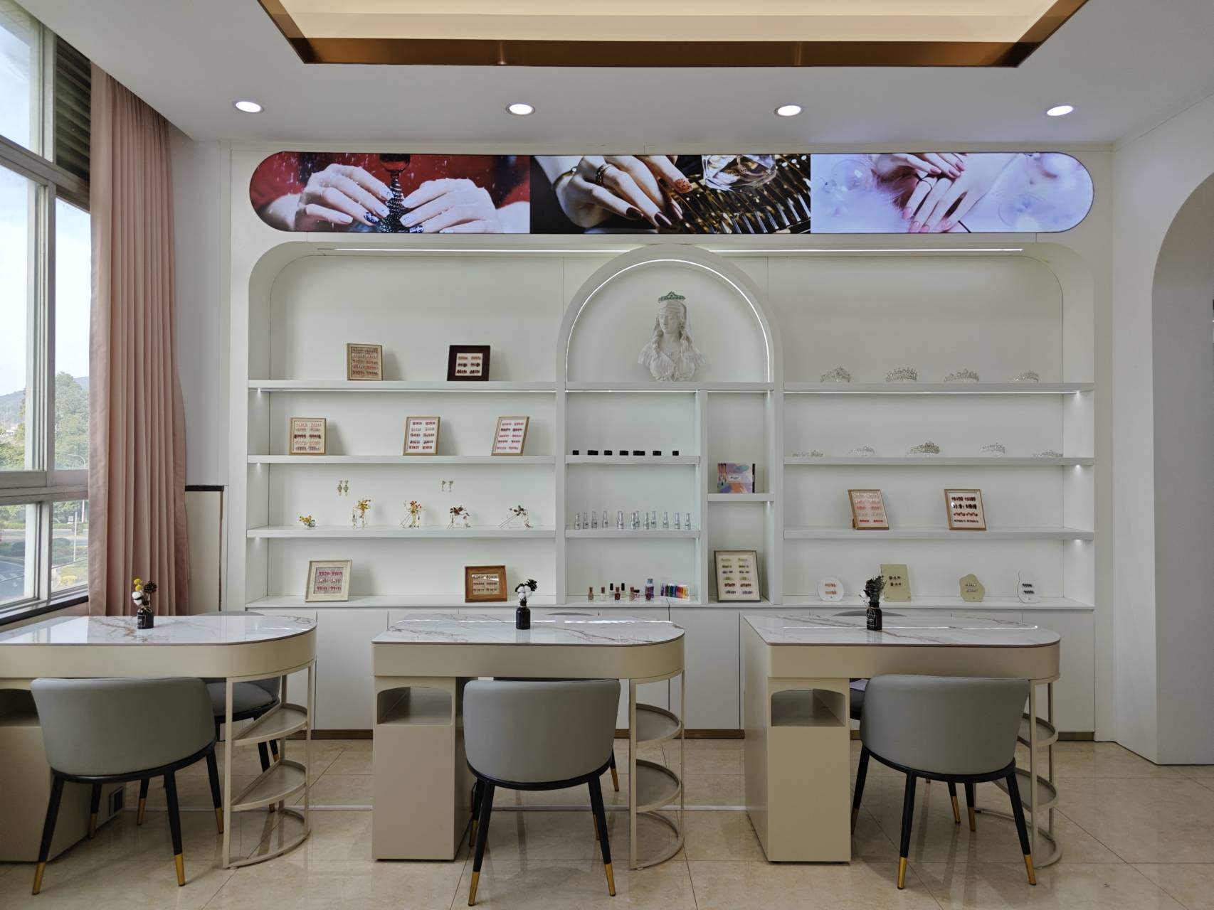 美容化妝培訓學校大揭秘：古裝造型化妝培訓與價格考量