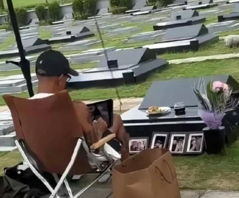 原創大S離世後第一個跨年，小S帶媽媽看煙花，S媽眼含熱淚惹人心疼