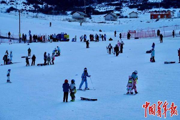 旅遊觀察丨首個雪假如何催熱烏魯木齊“冷資源”