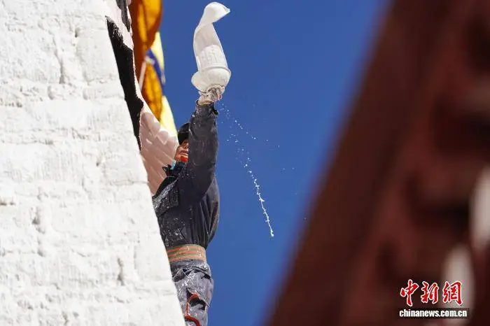 西藏布達拉宮迎“年度美容”