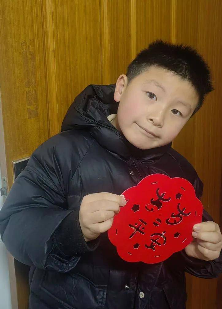 蘇州市三元實驗小學校開展“剪紙納福迎新春”活動