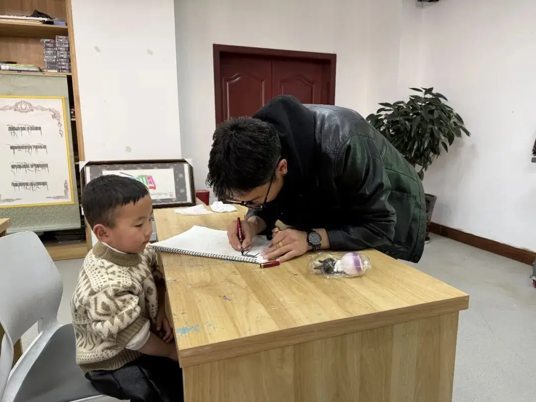 西藏拉薩市圖書館組織開展藏文書法一日書寫體驗活動