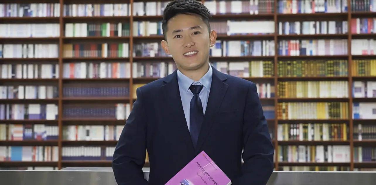 深耕文化沃土的圖書館長·西藏昌都市圖書館館長向巴它西同志