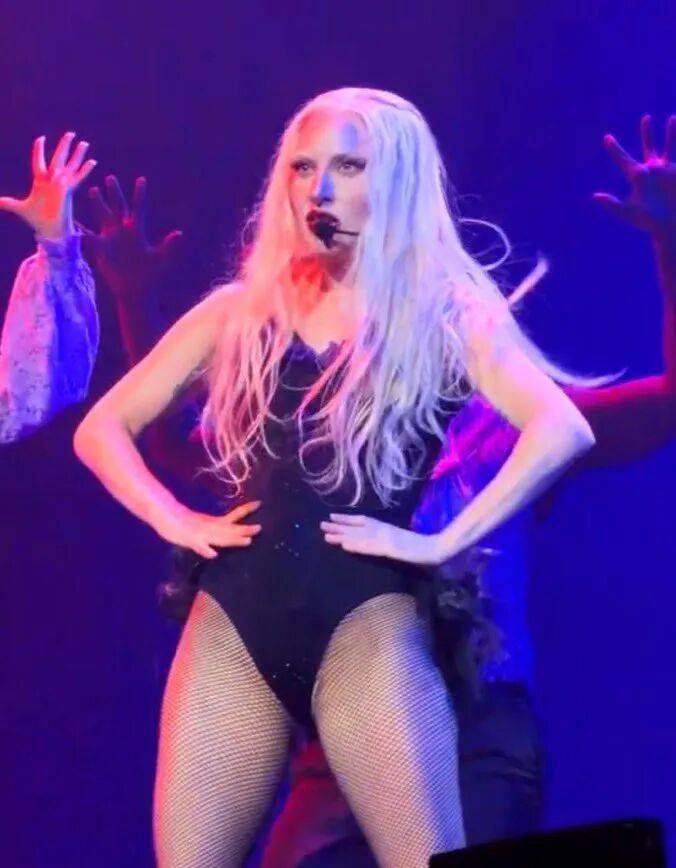 Lady Gaga 越打越年輕，沒有人叫她嘎媽媽因為都叫她小學生