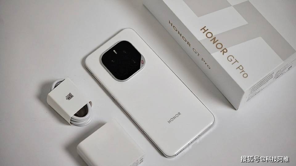 原創榮耀“堅決清倉”，16GB+512GB跳水1290元，高配旗艦跌至“地板價”