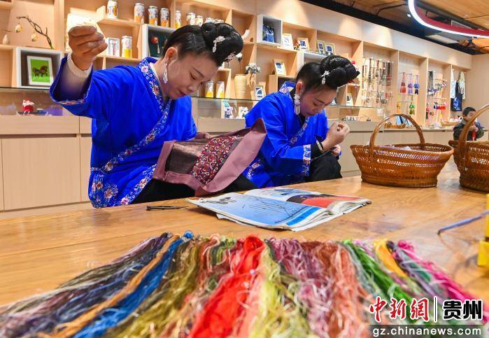 貴州臺江：趕訂單迎新春 苗族手工刺繡忙