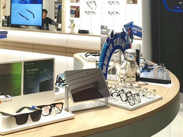 爭相搶灘 AI 眼鏡 “百鏡大戰” ，傳統眼鏡廠商迎來新機遇