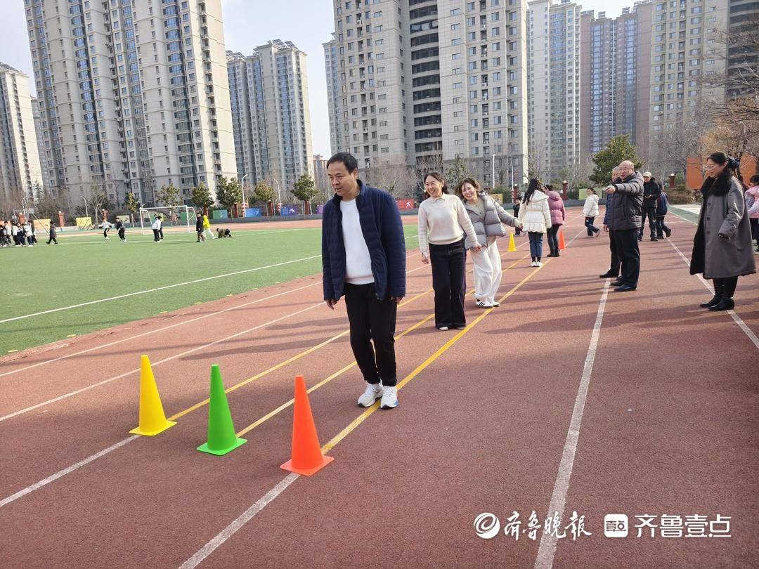 十里春風恰如你——東湖小學舉辦慶 “三八” 教職工趣味運動會