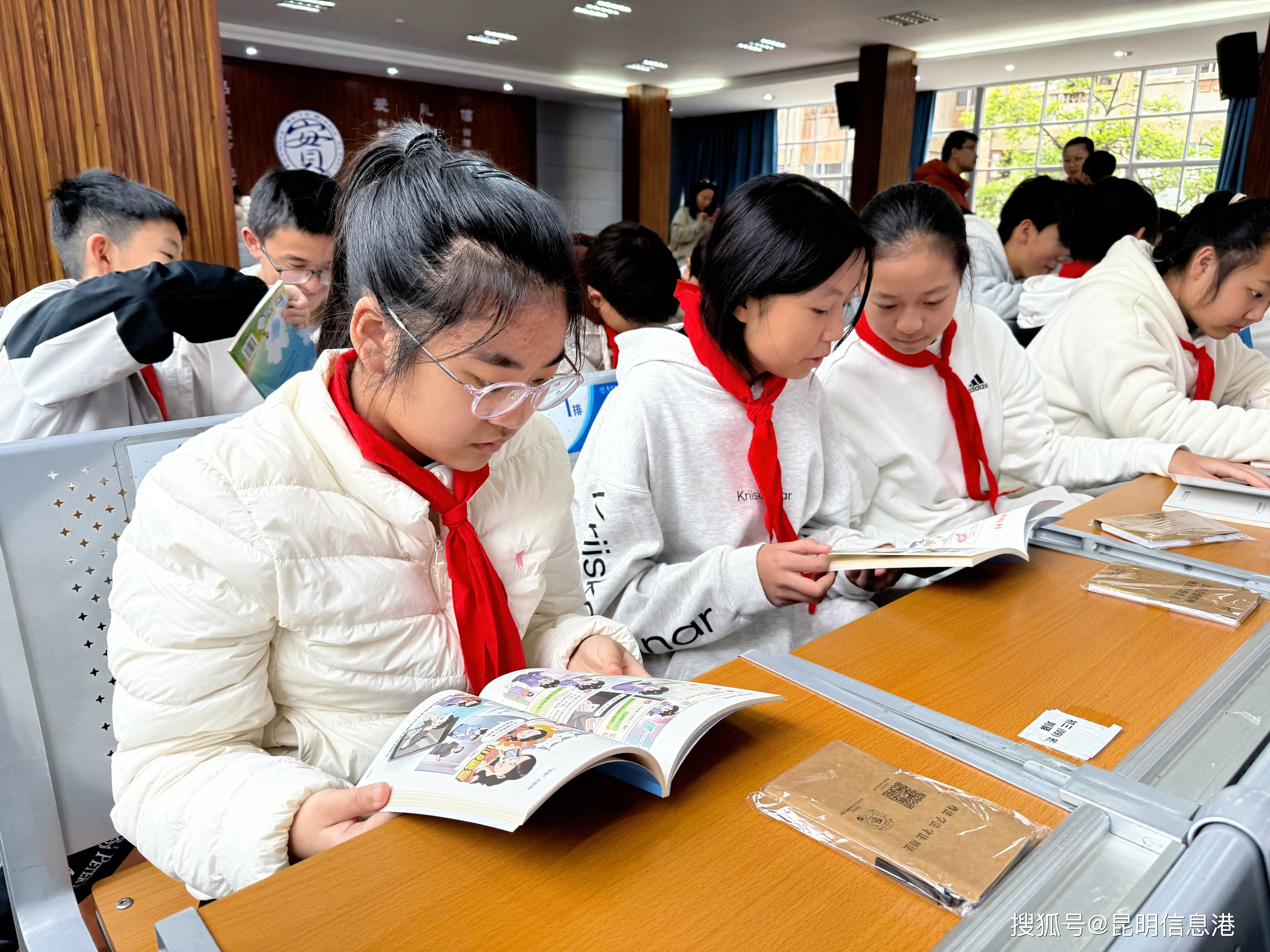 “拓法1線·雛鷹守未”校園“法律明白人工作室”“開學第一課”走進昆十中