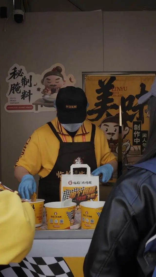 中式美食亮相F1賽場，“最佳觀賽搭子”臨榆炸雞腿三天賣出三萬個雞腿